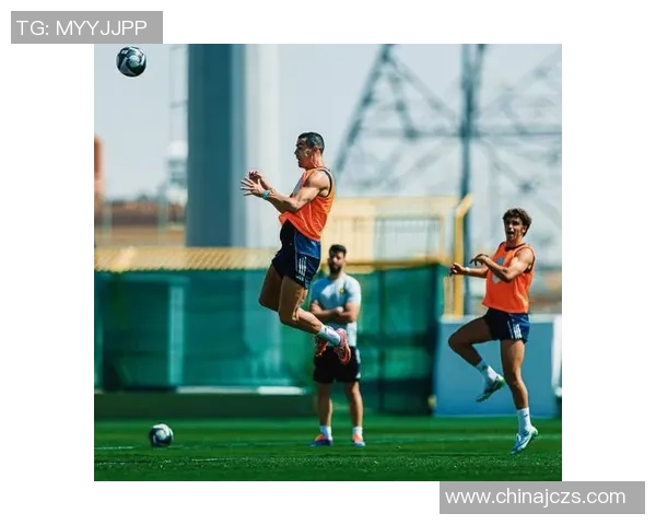 足球巨星C罗的日常生活揭秘与训练习惯分享 足球巨星C罗的日常生活揭秘与训练习惯分享